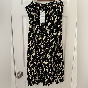 Gorgeous flowy skirt, NWT, XL, Zara, in black and nude print